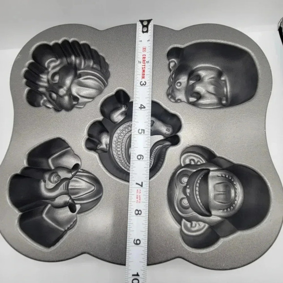 Nordic Ware Hungry Animals Cake Mold Hippo Monkey Lion Cast Aluminum Nordicware - Picture 13 of 14